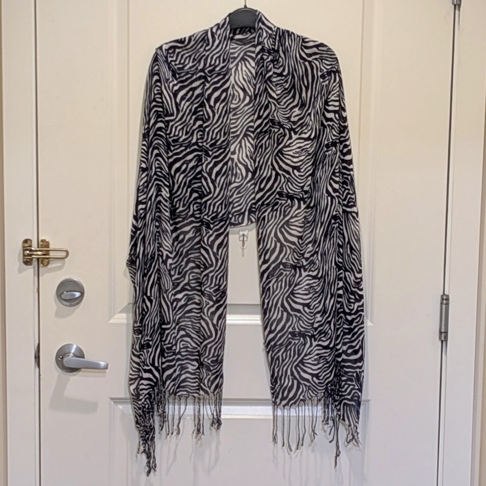 3/$30 EUC Reitman's 70"x25" Sheer Navy Blue and White Swirled Print Fringe Scarf